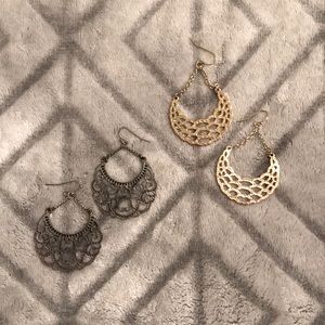 2 pair Claire’s earrings